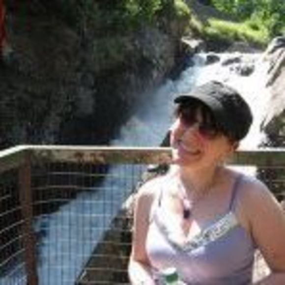 Meet your Posher, Julie - Picture 1 of 1